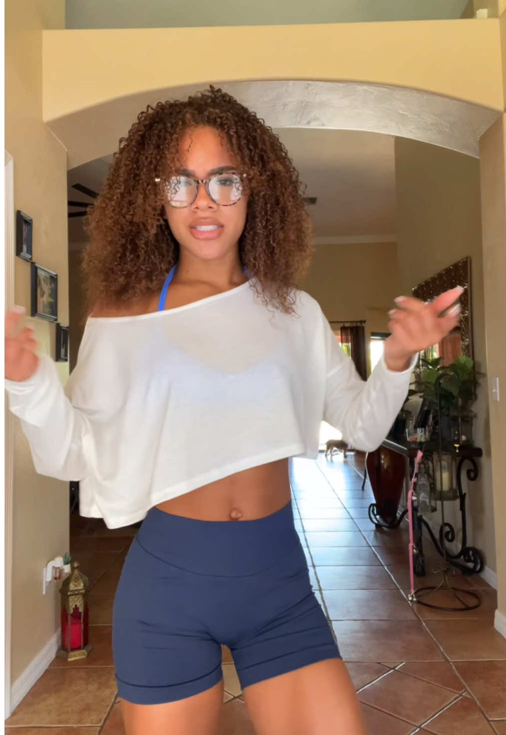 It takes one to know one🙅🏽‍♀️ #OOTD #workoutsets #gymoutfit #gymfinds #gymwear 
