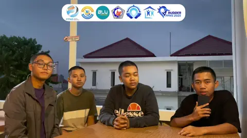 Kami Kelompok 24,dari Gelombang I Kapal ini kami desain bukan hanya sebagai representasi sarana transportasi laut, tetapi juga sebagai simbol identitas dan kebanggaan. Motif megamendung yang berasal dari Cirebon dipilih karena memiliki makna kesabaran, keteduhan, dan pandangan luas atas nilai