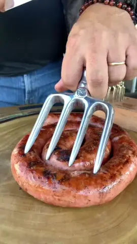 🔥 Corte liso, carne suculenta e aquele churrasco de respeito! Quem aqui também ama ver uma faca trabalhando desse jeito? 🥩🔥 👉 Salva esse vídeo pro próximo churrasco e manda pro amigo que sempre erra no corte! #churrasco  #sextou  #viral  #cutelaria  #comida 