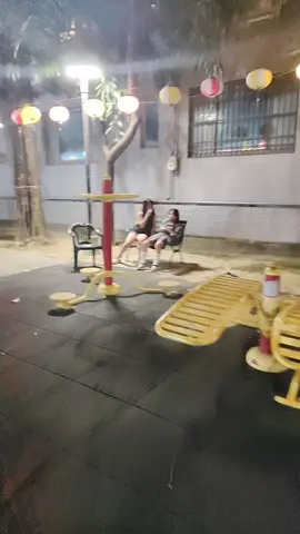 還在公園不想回家了今天可能在公園睡覺了