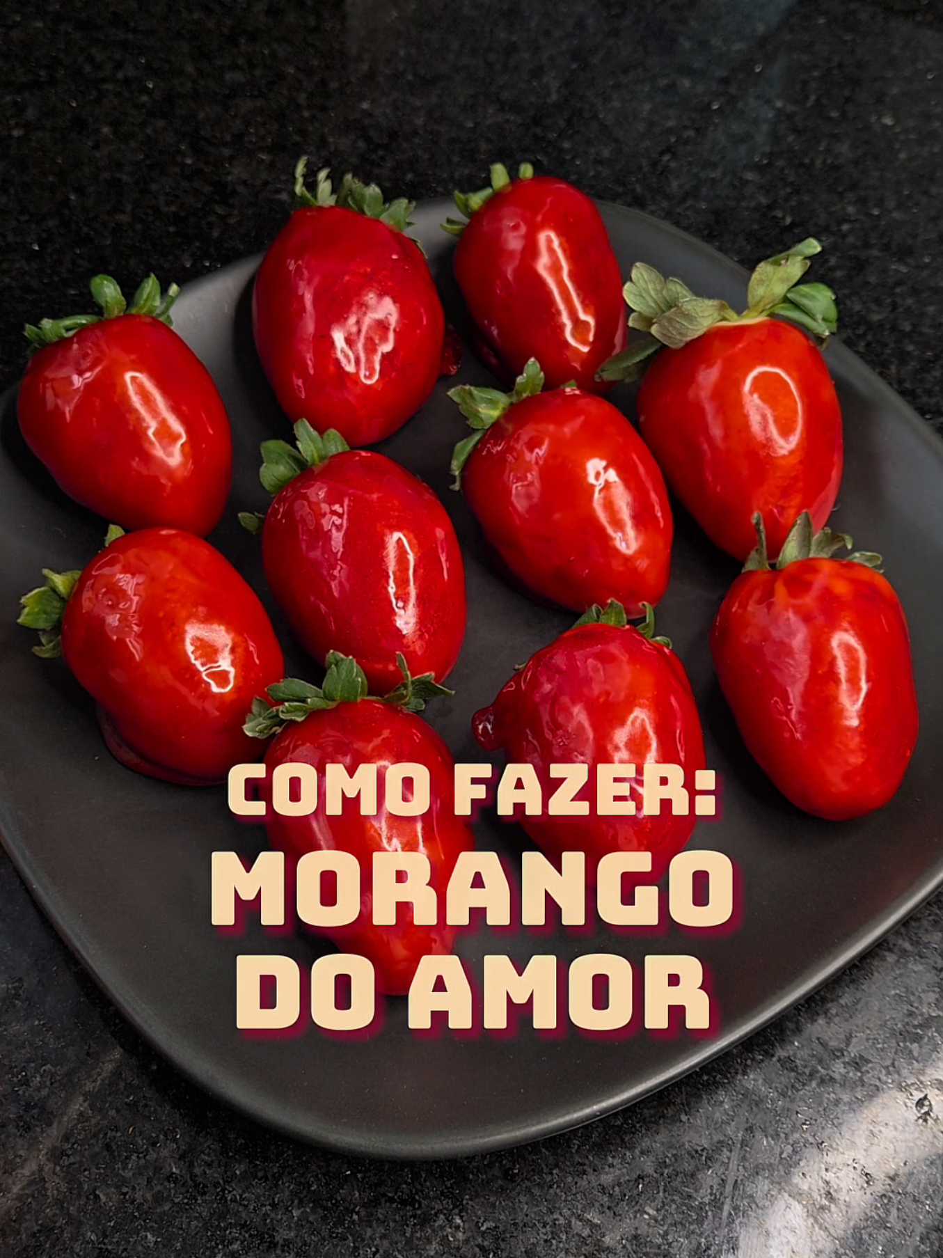 COMO FAZER: MORANGO DO AMOR 🍓 Ingredientes 📋 Brigadeiro: Leite condesado 395g (1 lata) Creme de leite 200g (1 caixa) Leite em pó 60g (4 cl de sopa) Manteiga sem sal 15g (1 cl de sopa) Calda: Agua 240ml (1 xicara) Açúcar 360g (2 xicaras) Vinagre 15ml (1 cl de sopa) Glucose de milho 20g (1 cl de sopa) Corante vermelho  Pó dourado culinário Morango Renderam 11 morangos por aqui #morangodoamor #sobremesa #confeitaria #receitas #doce