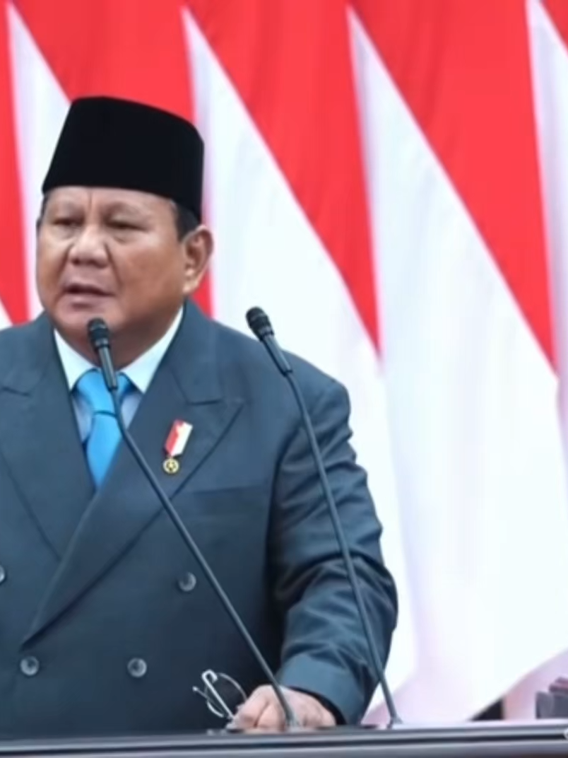 Presiden Prabowo: Hidup petani dan nelayan kita harus sejahtera!! Hai #SahabatBahari, di Pidato Kenegaraan Presiden Repubklik Indonesia pada Sidang Tahunan MPR dan Sidang Bersama DPR dan DPD, Presiden Prabowo Subianto @prabowo menyampaikan keberpihakannya kepada petani dan nelayan Indonesia sebagai produsen makanan kita, agar mereka kembali bangga menjadi tulang punggung bangsa  Menteri Trenggono @swtrenggono mendukung  kebijakan Presiden melalui program Kampung Nelayan Merah Putih (KNMP), yang diharapkan bisa memberdayakan nelayan sehingga bisa merasakan kehidupan yang layak dan sejahtera #PanganBiru #2025KKPRiseTogether #EkonomiBiruUntukIndonesiaEmas #SaktiWahyuTrenggono #KKPGOID #HUT80RI #HUTRI #MerahPutih #NelayanIndonesia #KampungNelayanMerahPutih #PidatoPresiden #BersatuBerdaulat #RakyatSejahtera #IndonesiaMaju #PidatoPresiden2025