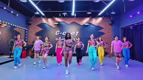Cuando suena Trópicoqueta, las caderas deciden solas 🌀🩷  🎵: Tropicoqueta by @Karol G 💃: @memkang