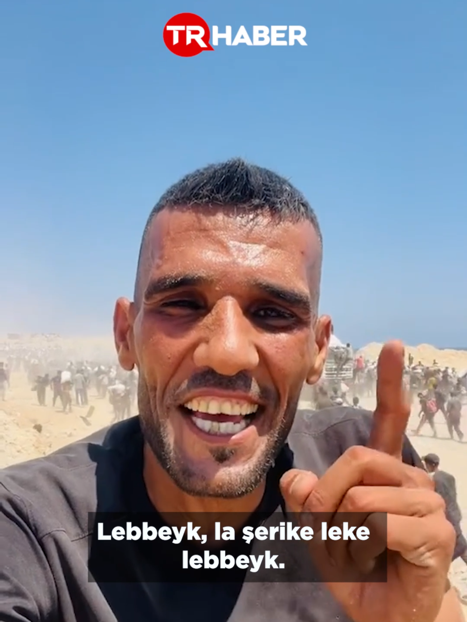 Yardım alabilmek için toplanan kalabalığı hac gününe benzeten Gazzeli bir adam, insanlığa seslendi: 