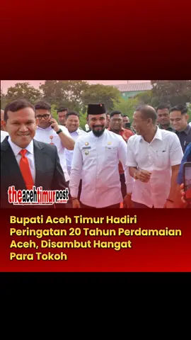 BANDA ACEH – Peringatan dua dekade perdamaian Aceh di Banda Aceh, Jumat (15/8/2025), menjadi ajang silaturahmi hangat antara Bupati Aceh Timur Iskandar Usman Al-Farlaky, S.H.I, M. Si dengan para tokoh Aceh lintas generasi. Acara peringatan damai ini berlangsung di Balai Meuseu Raya Aceh, Banda Aceh. Sejak tiba di lokasi acara, Bupati Al-Farlaky langsung menjadi pusat perhatian tamu undangan. Ia tampak akrab berbincang dengan Ketua DPRA dan Wakil Gubernur Aceh, serta sejumlah kolega lamanya. Suasana cair dan penuh kehangatan terlihat ketika banyak tamu mulai dari pejabat hingga tokoh masyarakat mengajak bersalaman, bertegur sapa, dan berswafoto bersama. Gubernur Aceh Muzakir Manaf dalam sambutannya mengajak seluruh pihak untuk menjaga komitmen perdamaian yang telah bertahan selama 20 tahun. Mengawali sambutannya dengan nada suara yang bergetar dengan suara bergetar dan mata berkaca-kaca, pria yang akrab disapa Mualem itu mengungkapkan rasa syukur sekaligus kekecewaan terhadap capaian implementasi perjanjian damai yang ditandatangani di Helsinki, Finlandia, pada 15 Agustus 2005 silam. “Aceh, Alhamdulillah, bertahan sangat lama. Kita ikhlas dalam perdamaian, Hari ini genap 20 tahun perdamaian Aceh. Waktu yang panjang, membesarkan, membahagiakan, tapi juga mengecewakan,” ujar Mualem. Ia juga mengingatkan bahwa realisasi kesepakatan MoU Helsinki masih jauh dari tuntas, dan Pemerintah Pusat harus menunjukkan komitmen penuh agar kepercayaan rakyat tidak terkikis. Sependapat dengan Penyampaian Gubernur Aceh , Bupati Al-Farlaky menegaskan bahwa momentum ini bukan sekadar memperingati, tapi merawat persaudaraan yang lahir dari perdamaian. “Dua puluh tahun adalah waktu yang panjang, dan kita telah membuktikan bahwa Aceh mampu menjaga komitmen damainya,” ujarnya. Ia menambahkan bahwa perdamaian harus diisi dengan kerja nyata untuk mewujudkan kesejahteraan rakyat. “Perdamaian bukan hanya soal berhentinya konflik, tapi tentang menghadirkan rasa adil dan sejahtera bagi seluruh rakyat Aceh. Pemerintah Pusat memiliki kewajiban moral dan politik untuk menuntaskan semua butir perjanjian damai,” tegasnya. Dalam acara itu, Bupati Aceh Timur juga menyampaikan pesan khusus kepada generasi muda. “Kita tidak boleh lupa bagaimana perdamaian ini lahir. Ia dibayar mahal oleh para pejuang dan rakyat. Ingat sejarahnya, hargai prosesnya, dan jaga warisannya,” pungkas Al-Farlaky. Kehadiran Bupati Aceh Timur yang disambut hangat para tokoh menjadi warna tersendiri dalam peringatan 20 tahun MoU Helsinki ini. Bagi banyak undangan, sosok Iskandar Usman Al-Farlaky bukanlah orang yang asing.(*) #fyp #aceh #damai  #2dekade #20thn 