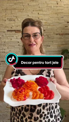 120 ml de apă  30 gr de gelatină  280 gr de lapte condensat 