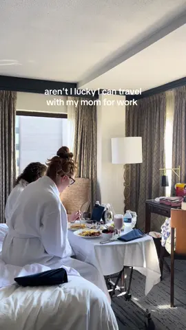 forever grateful for our relationship  #momanddaughter #momanddaughtergoals #momanddaughterduo #redheadthriving #travelvlogger 