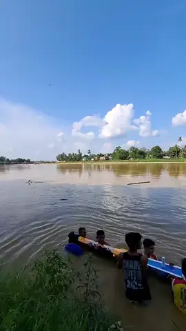 penurunan jalur ke sungai kuantan. #budayatradisipacujalur 