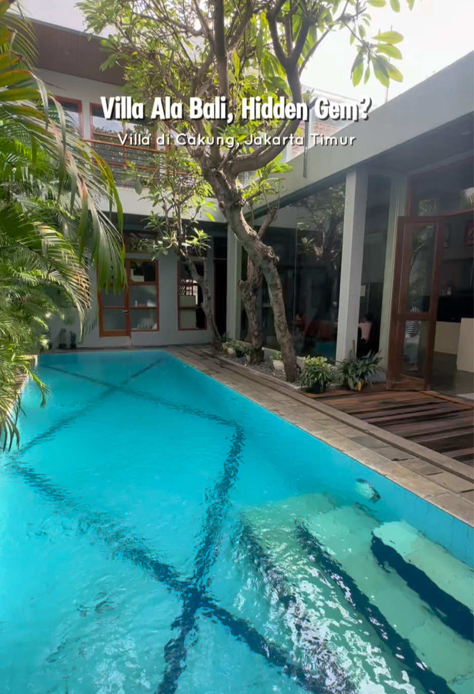Masih Hidden Gem gak ya villa ini tuh? Mana kapasitasnya gede bgt dan cuma 2jutaan ajaa! Btw, Booking hotel bisa dapet harga terendah kalo via TikTok ya! Caranya : 1.    Klik TAG LOKASI di Video ini 2.    Pilih Merchant yang dinginkan 3.    Kalo booking via Agoda bisa dapet potongan 10% dengan pake kode AGDTTID. 4.    Lakukan pembayaran deeeh~ #fyp #villajakarta #hoteljakarta #staycationjakarta #JelajahHepi 
