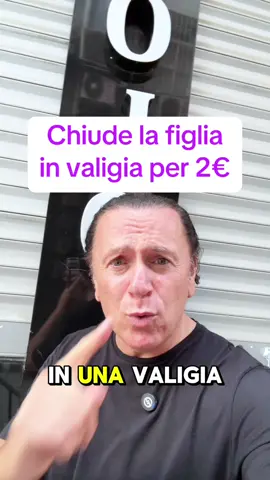 Due anni. Chiusa in una valigia. Tra panni sporchi. Per 2 euro. Non è una storia inventata. #NotizieShock #AssurdoMaVero #Bambina #Attualità #Scandalo   