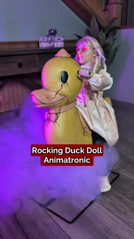 This little ducky does NOT belong in the bathtub… 🦆💀 Rocking straight into nightmare fuel. #HalloweenAnimatronics #SpookySeason #HauntedDoll #HalloweenDecor #SmallAnimatronic