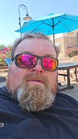#mtgaSoakin’ in the sights, sounds, and vibes down on the Landing in Branson. Good food, live music, and that perfect summer energy. 🌅🎶 #BransonLanding #BransonMO #OzarkVibes #TravelUSA   Want me to also make you a more hype version that’ll grab attention in the first 3 seconds for TikTok’s algorithm?