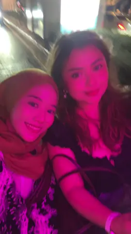 jalan jalan naik tuk tuk