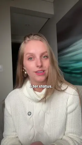 Se isso é o que te deixa feliz, o que vai acontecer se você perder tudo que tem?  Essas coisas materiais são para você usufruir e não pra te deixar refém gastando dinheiro que muitas vezes você nem tem, pra comprar. Compra porque você quer, mas só depois de entender o que elas significam de verdade pra você — e não precisa se influenciar por qualquer um que passa no Instagram.