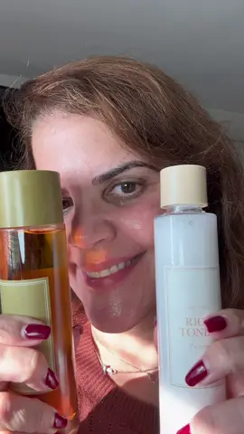 Hydration + calm = my perfect skin combo!  This duo is perfect for the trending skin flooding routine! The I'm From Rice Toner hydrates while instantly calming the skin and controlling excess oil, while the Mugwort Essence soothes and keeps my skin fresh all day. If your skin is dry or sensitive, you might feel a little tingle! #skinflooding #mixonmethod #matureskin #mugwortessence #ricetoner @imfrom_us 