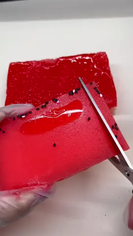 That clean snip though... ✂️💦 So satisfying! #SatisfyingCut #OddlySatisfying #asmr 