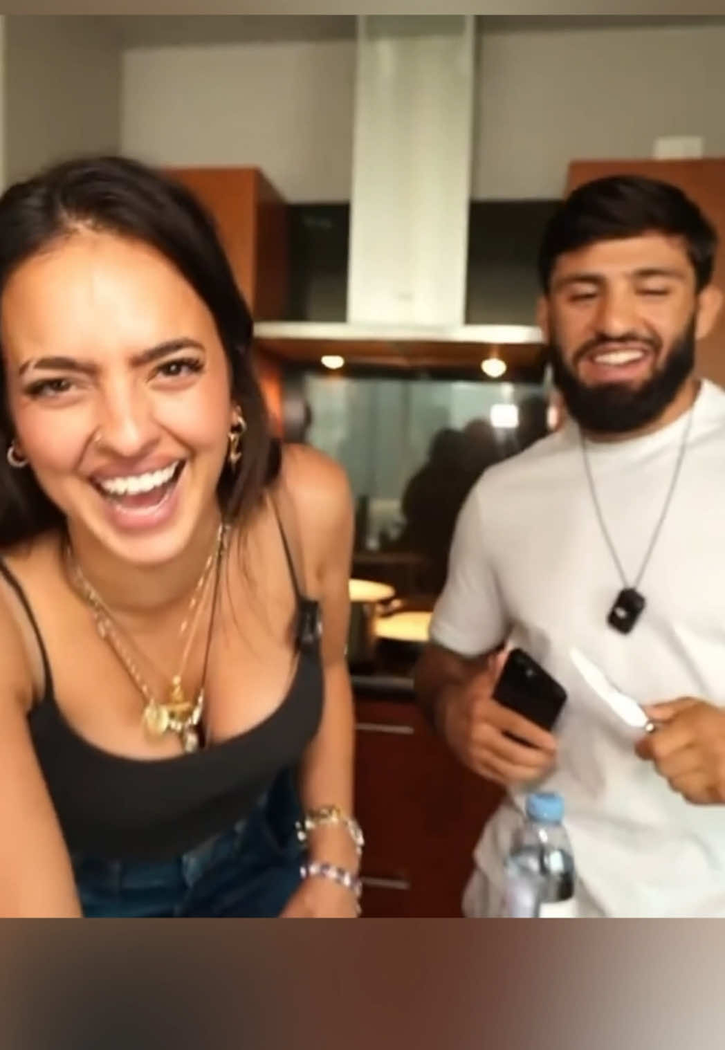 Arman Tsarukyan tries to force Nina Drama to give her Khamzat Chimaev vs Dricus Du Plessis UFC 319 title fight LOL #UFC #armantsarukyan #ninadrama #khamzatchimaev #dricusduplessis 