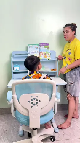 mẹ mua 1 lần con dùnh vài năm mà rẻ #mebenken #mevabe #but #butviet #xuhuong 