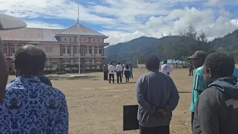 intan jaya Terima SK pegawai