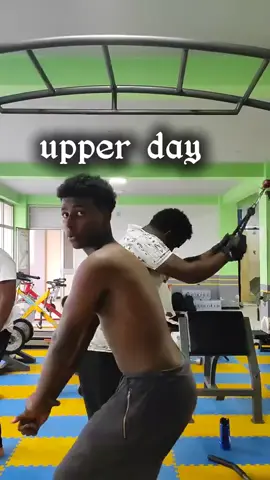 #GymTok #gymrat #gym great upper body workout @Tilla_studios 