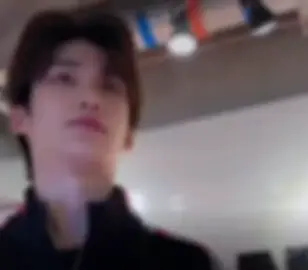 His eyes are so beautiful!  🤭#ziyu #zhengpeng #dabao #weiwei wei