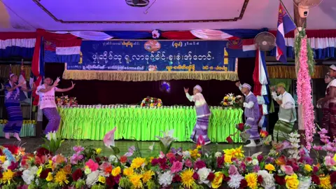 #ယွာဖေါဟ်ကျံင်ဖေါဟ်မူးခွါ့ကုံလွာဲ 