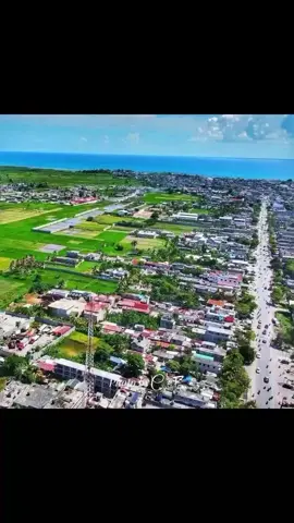 🇭🇹📌🌆Une vue partielle de la Ville des Cayes avec le boulevard 4 Chemins, la cathédrale et une rue de la ville, Capitale du Sud d'Hayti 