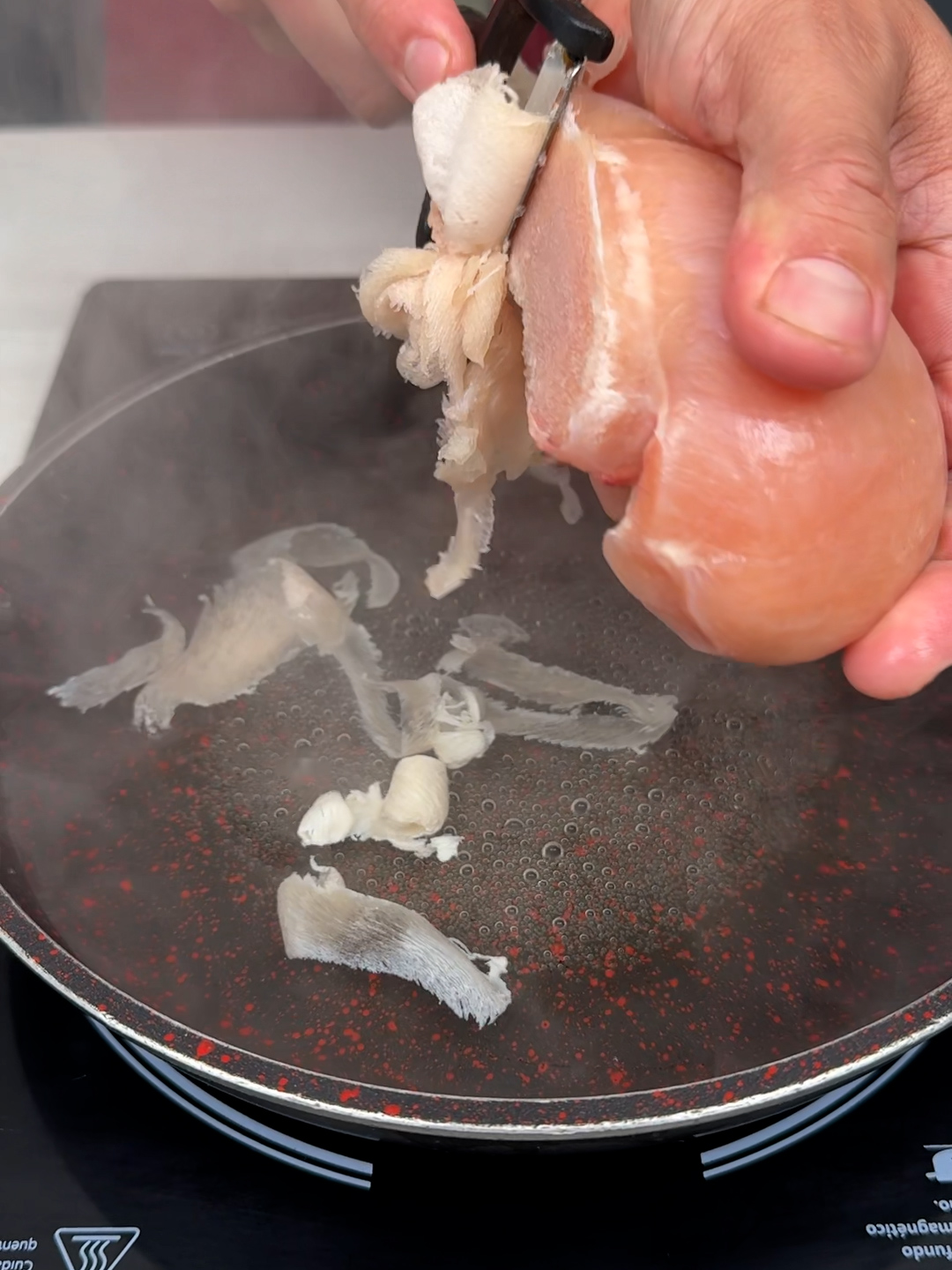 Todo mundo está ralando frango congelado depois de ver essa ideia genial! #receita #receitas #frango #receitadefrango