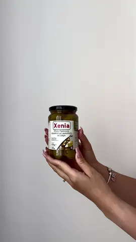 🌊 Dor de Grecia? Măslinele Xenia te poartă direct pe malul Mediteranei! 🥗 Ingrediente atent selecționate, gust desăvârșit și trei sortimente de încercat: Kalamata fără sâmburi, verzi cu ardei și verzi cu migdale. 📍 Disponibile în Carrefour, Freshful și Sezamo. @Mico Total Distribution  #vacanta#grecia#maslineXenia