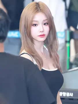 She’s so unreal!!! 🫠🩵 #PHARITA #BABYMONSTER  #파리타 #베이비몬스터 
