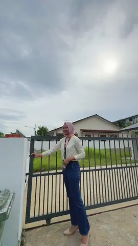 HAHAHAHA bila tukang ambik video xfaham🤣🤣🤣 Btw, Samarindah Corner 380k For Sale gaisss very very cheap! Stay tuned for full video!