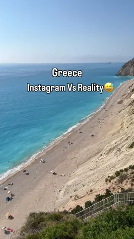 Nu mă înțelegeți greșit ❤️ Ador Grecia și m-am îndrăgostit de fiecare loc vizitat vara asta! 🏖️🇬🇷 Dar… wow, a fost destul de aglomerat, iar asta mi-a tăiat puțin din vibe. 😅 Cred că e normal în majoritatea destinațiilor populare din Europa, mai ales în plin sezon. Și totuși, mă întreb… mai există locuri fără aglomerație?🌿✨ #Grecia2025 #vacantaingrecia #greekislands #fyp 