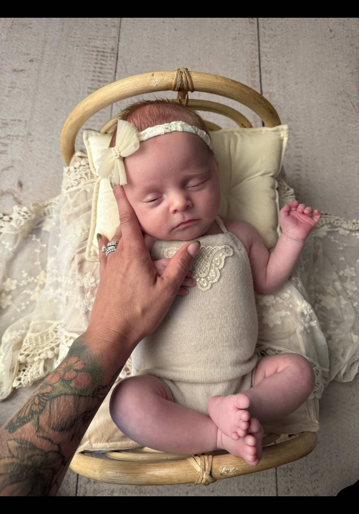 Sleepy vibes today! 😴 #sweetestsnaps #newborn 