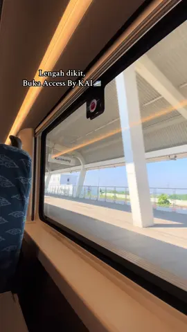 Melesat dengan cepat🚄 #xybca #whoss #keretacepatjakartabandung #kcickarawang #foryoupage 