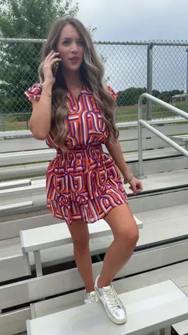 Wear this matching set together or separate, either way you will look trendy for all your upcoming games!🏈