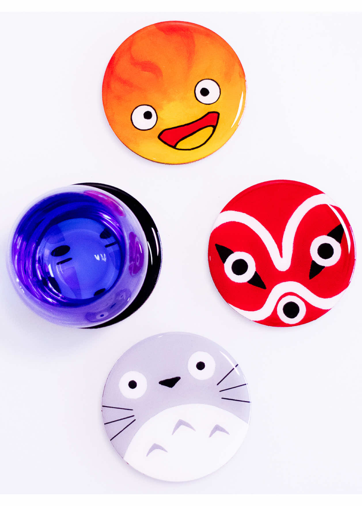 Dessous de verre en bois inspirés de l'univers du studio Ghibli peints à la main 🎨 💫 Coulée de résine brillante = magie instantanée Fait pour les vrais fans 💖 #ghibli #totoro #artghibli #faitmain #resineepoxy 