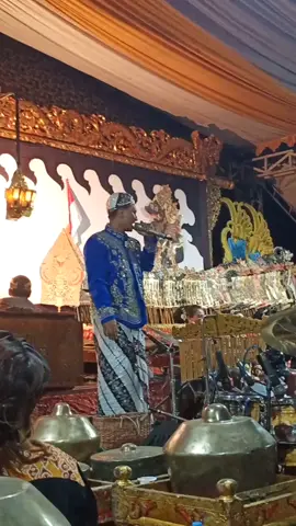 bintang tamu krisna chan  #wayangkulit #pesonaindonesia #fypシ゚viral #langenkusumaputra 