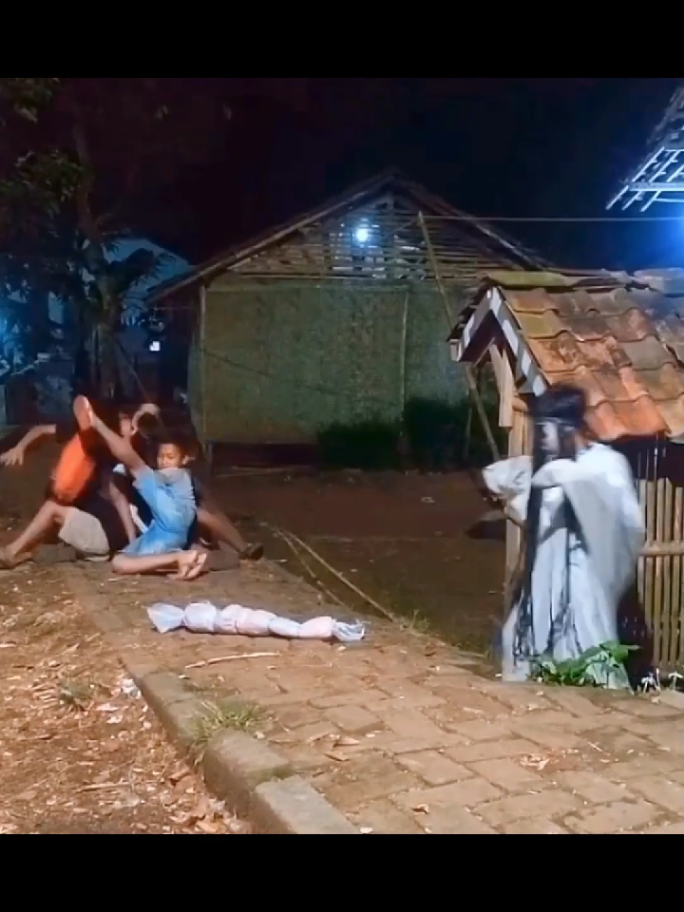 Prank Jebakan anak Kunti super lucu‼️ BIKIN KOCAR KACIR😂🙏 #fy #fyppppppppppppppppppppppp #prank #pocong #lucu 