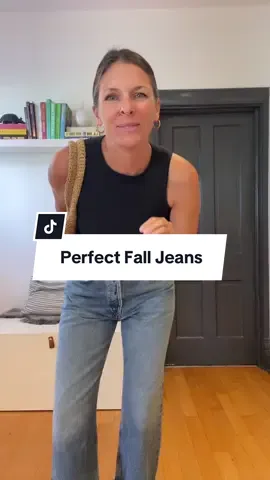 Stop looking for the perfect jeans. I found them. 🕵🏻‍♀️  #style #fashion #fallstyle #denim #jeans #agolde #evereve #outfitinspo  @EVEREVE @AGOLDE 