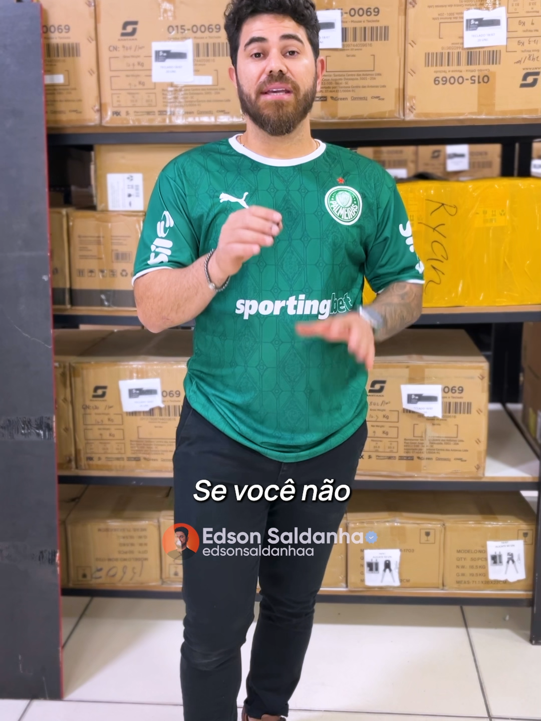 💡 Como usar a Oferta Relâmpago da Shopee para vender mais Se você quer aproveitar ao máximo esse recurso, atenção aos melhores horários: ⏰ 11h da manhã – grande fluxo de usuários ativos na plataforma. ⏰ 8h da noite – pico de acessos, quando a maioria das pessoas já está em casa. 📌 Dica de ouro: sempre precifique o produto um pouco acima do valor normal para que, ao aplicar o desconto, ele continue lucrativo. O importante para o cliente é ver o selo de Oferta Relâmpago — isso aumenta a urgência e a taxa de conversão. 💰 Resultado: mais visibilidade, mais cliques e mais vendas, sem comprometer sua margem de lucro. Quer aprender a dominar suas vendas na Shopee e transformar suas ofertas em lucro de verdade? Comenta VENDAS25 que eu te explico. . . . . #Shopee #VendasOnline #Ecommerce #ShopeeBrasil #OfertaRelâmpago