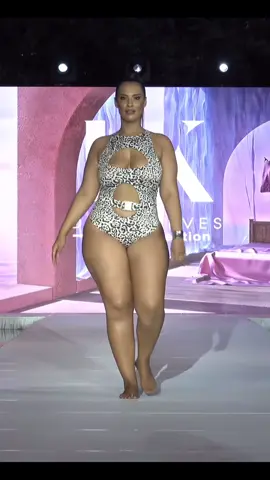the diva kurves collection 2022 ’ miami swim week // #swimwear #Runway #miamiswimweek #fatwomenarebeautiful 