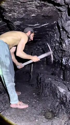 Blackdiamond mining ⛏️⛏️#Minecraft #mining #digging #diggingholes #undergroundmining #treasurehunt #blackdiamond #gemstones #hiddentreasure #usa🇺🇸 #american 