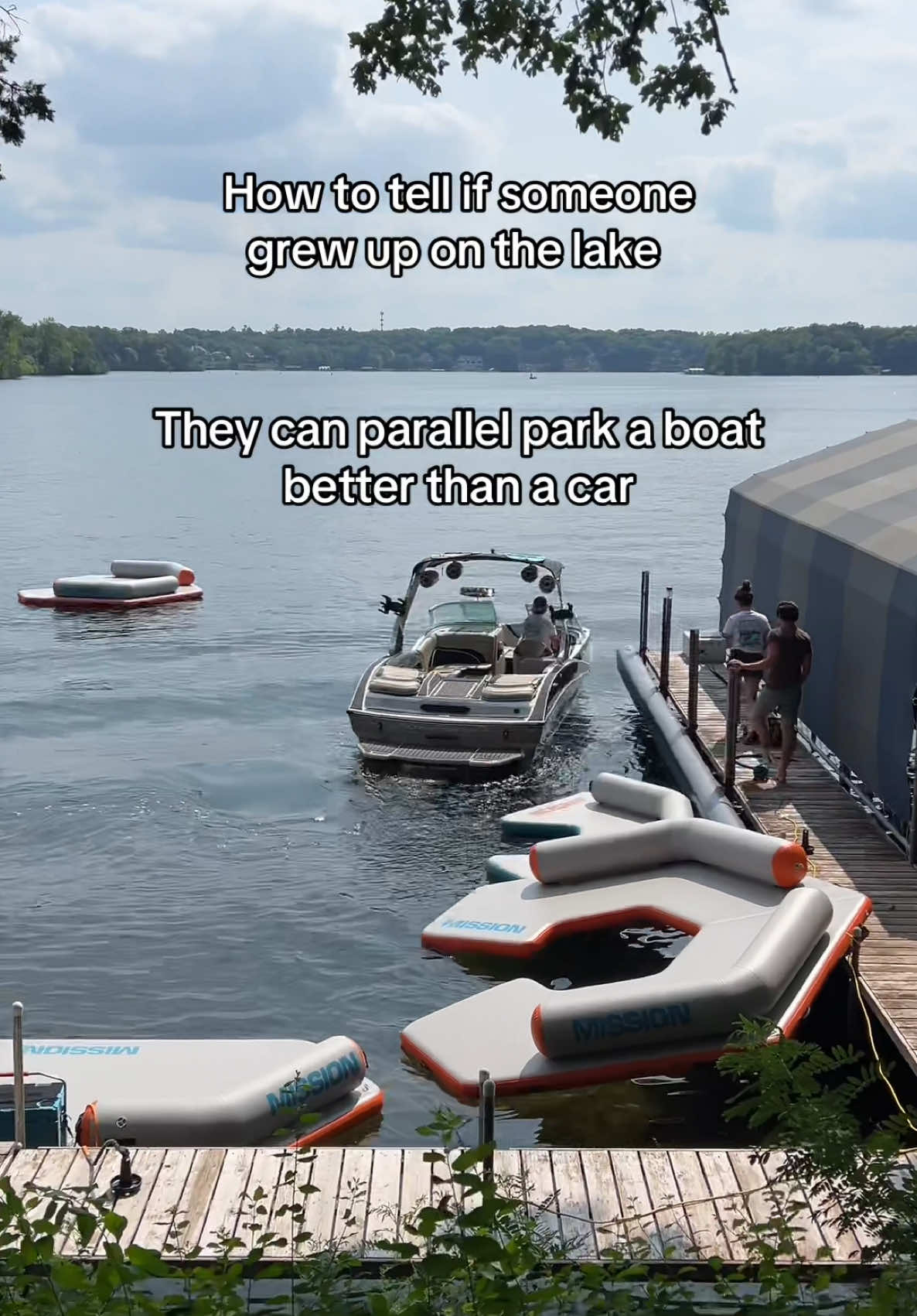 Lake life hits different when you’ve been docking boats since you were a youngin’! Forget driving school! Real skill is pulling up to a busy dock with a crowd watching and nailing it!😏 #boating #docking #relatable #boatlife #trending 