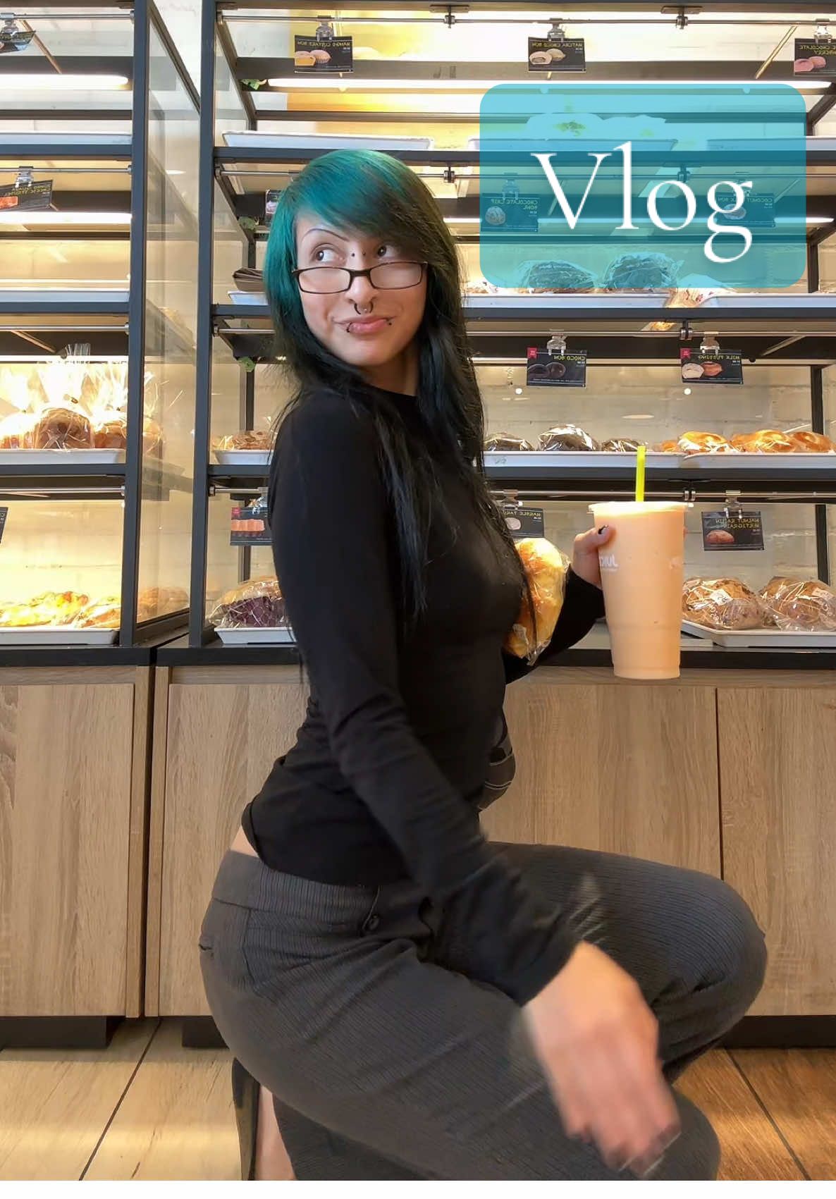 Juice it up and 85 degree 🌝 #juiceitup #85degreesbakery #Vlog #anhedania #smoothies 