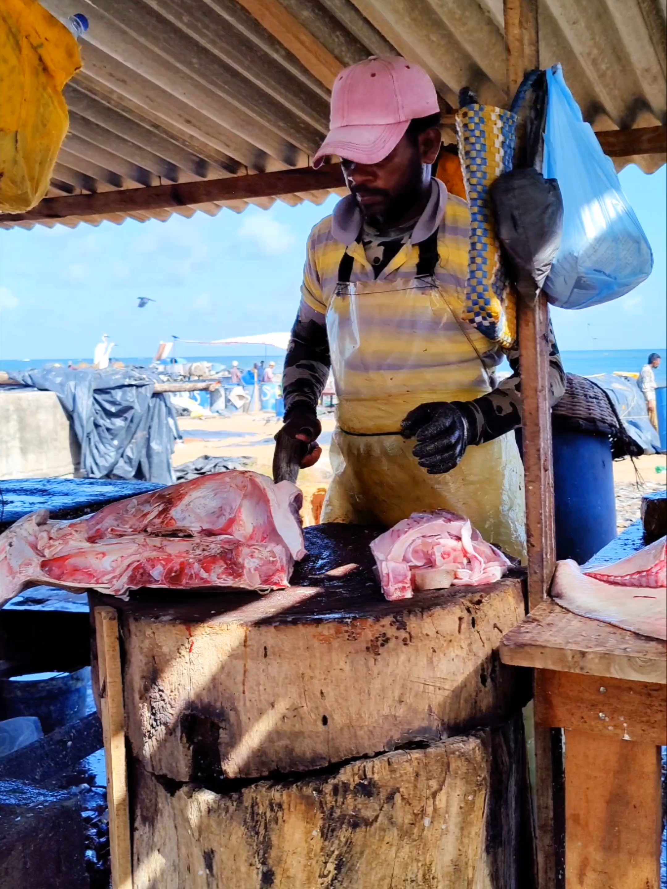 Ray fish cutting skills #fishinglife #fisherman #fish #fishingtiktoks #fishcuttingvideo #Viral #fishcuttingskills #Foryou #fishtank #Fishcut #fishcutting