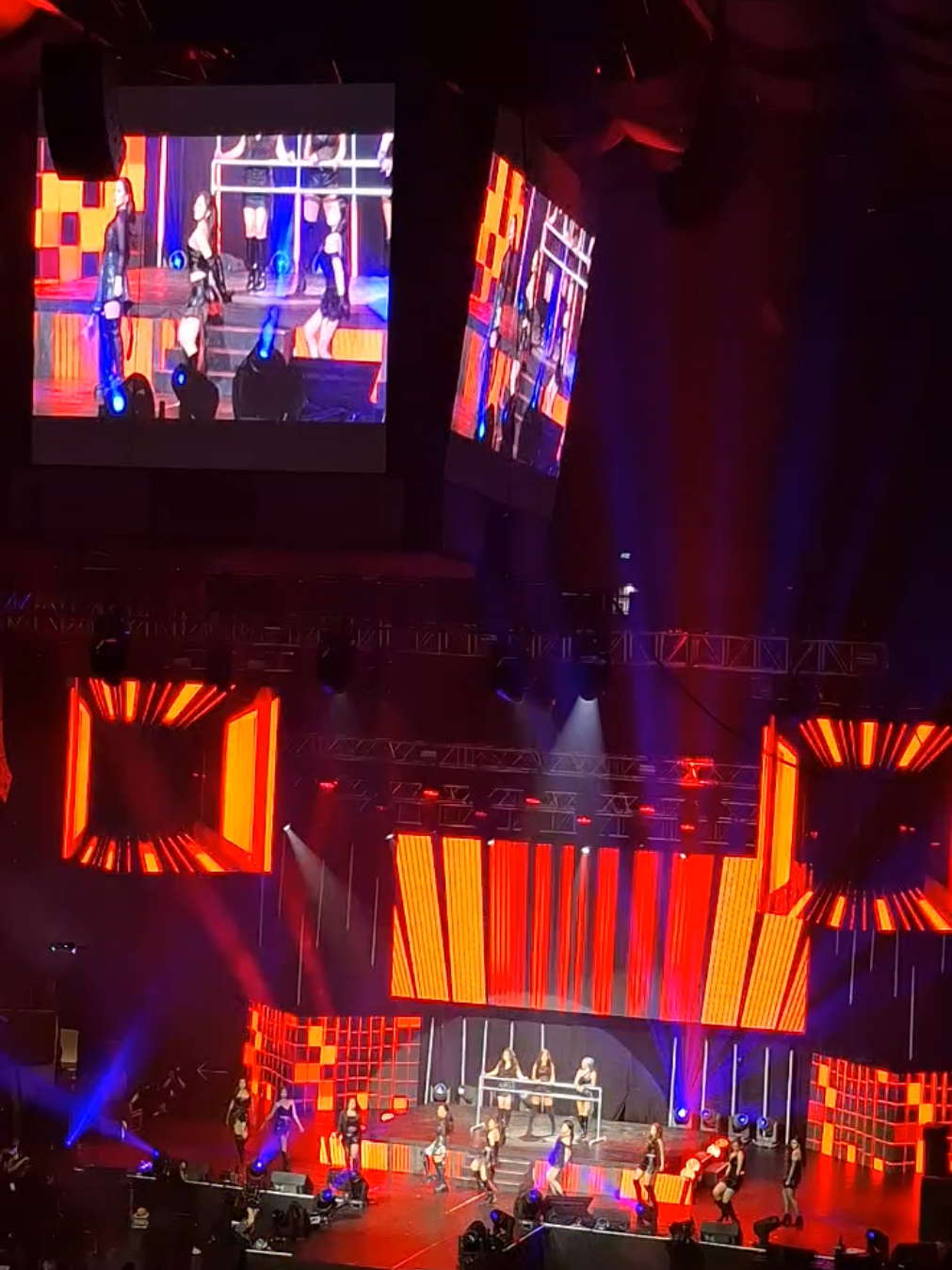 VIVA GIRL POWERRRRR ❤️‍🔥❤️‍🔥 #aranetacoliseum #ashtineolviga #vivarkadaultimateconcert #angelamuji #vivarkada 