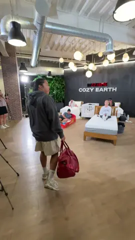 This girl broke down after we gifted her 3k dollars. Thank you @Cozy Earth #bensonbooneplscollab