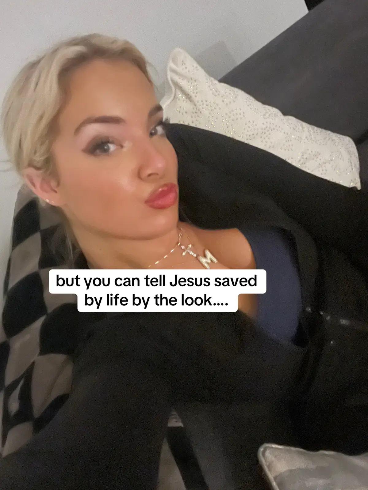 Jesus saved my life and he wants to save yours too!!! • • #jesuslovesyou #fyp #christian #jesus #youareloved #wordsofencouragement #jesusislove #jesusavedme 