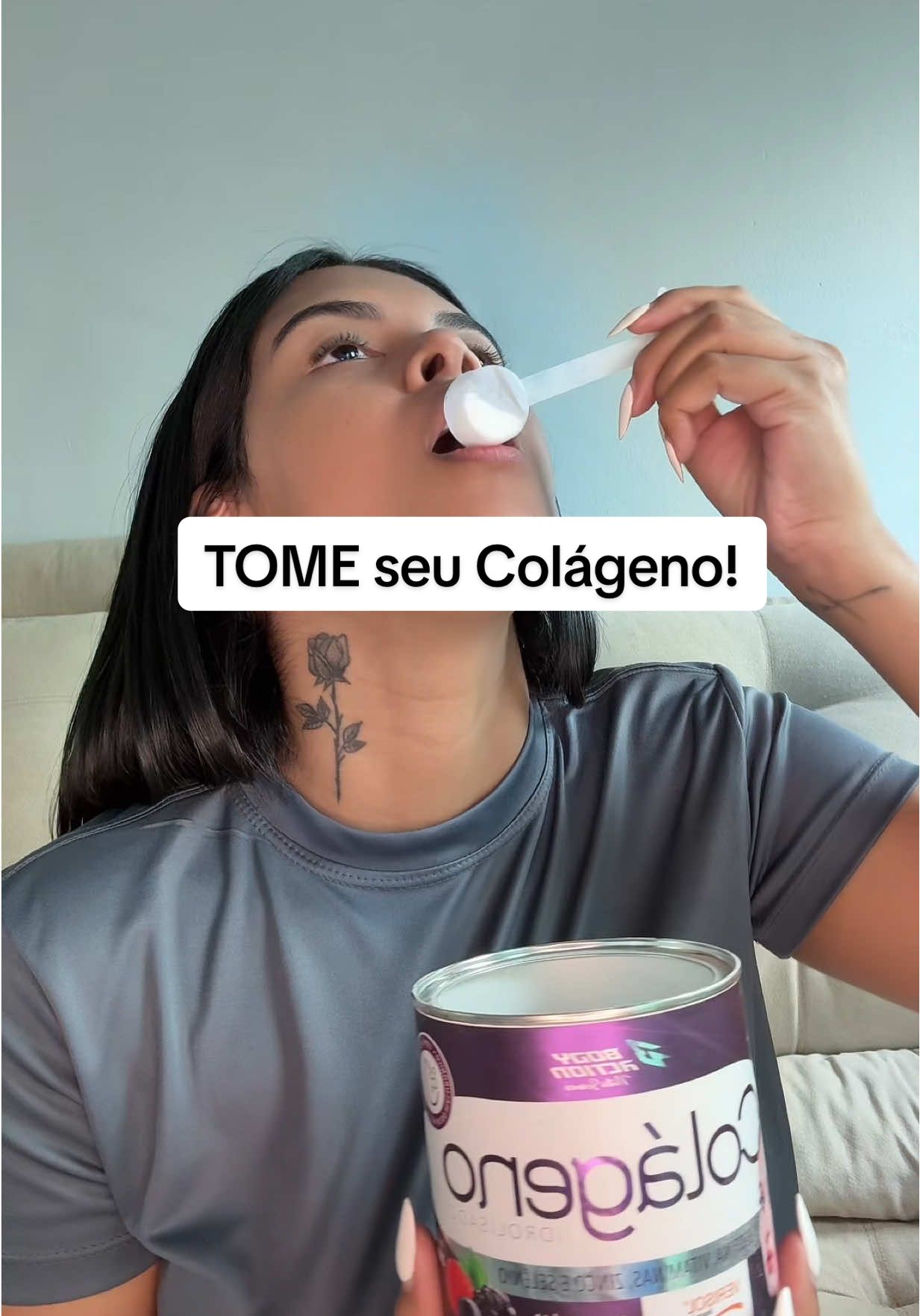 Descobri que passar colágeno no rosto não funciona! 😱 O segredo pra pele firme, unhas fortes e cabelos lindos é beber colágeno hidrolisado todos os dias. Esse aqui tem sabor frutas vermelhas 🍓, dissolve rápido e é uma delícia no leite, suco ou até na água. Sua pele vai agradecer! 💖 #colageno #colagenohidrolisado #colagenoparapele #pelebonita #belezafeminina 