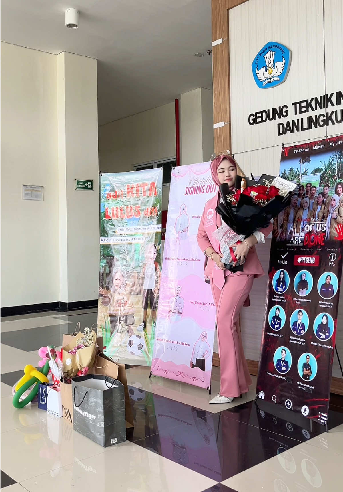grateful beyond words for having you all 🥹💖🎀 terimakasiii suda membersamai sampai akhir. khususnya @adhee special thanks karena suda menemani bahkan dr masa pra-sidang, nungguin aku sidang, terus surprise-in bareng temen2 lain 🥺💓 doaku semoga kalian sukses selalu dimanapun kalian beradaaa nantii. it’s hard for me to say but.. see u on top guys! love u all 🥹💗👋🏻